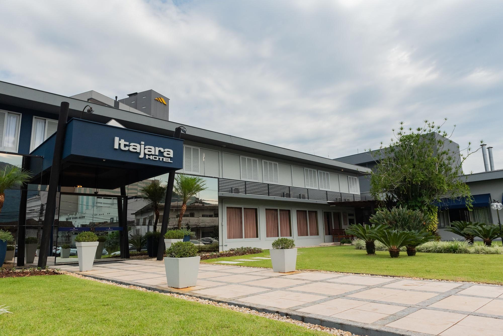 Vista Exterior Hotel Itajara