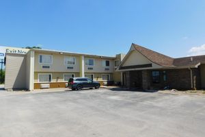 Alojamiento - Days Inn by Wyndham West Branch Iowa City Area