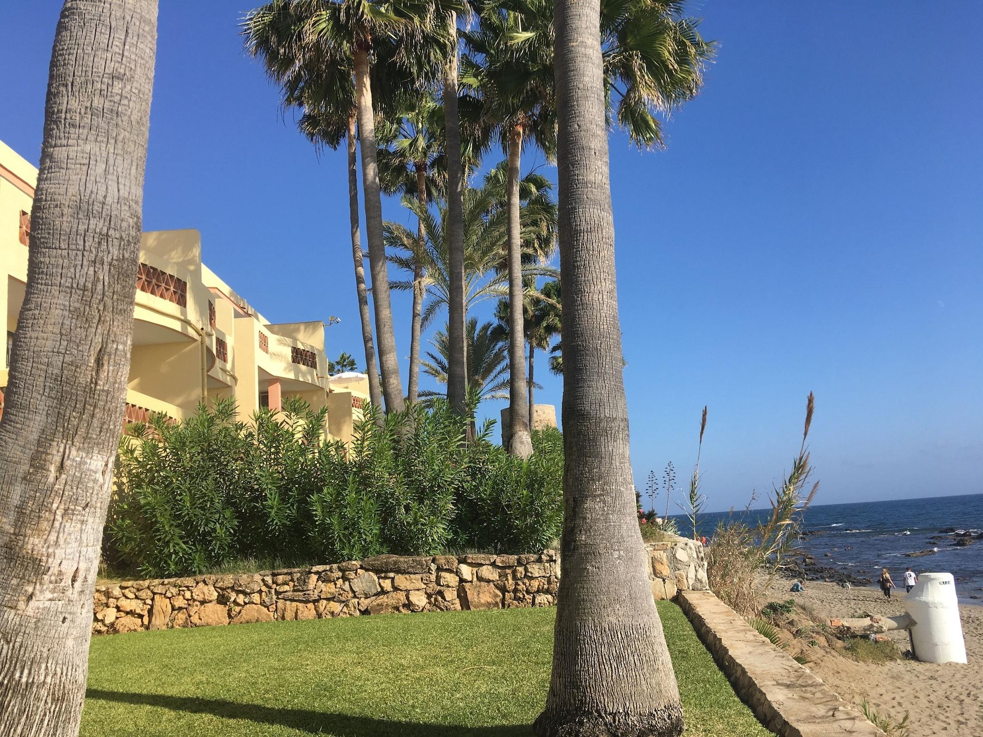 Vista Exterior Macdonald Dona Lola Club