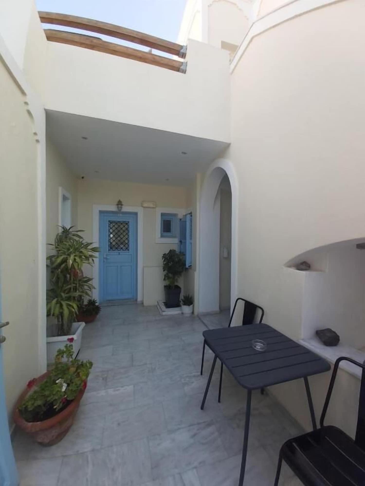 Vista Exterior Villa Roussa