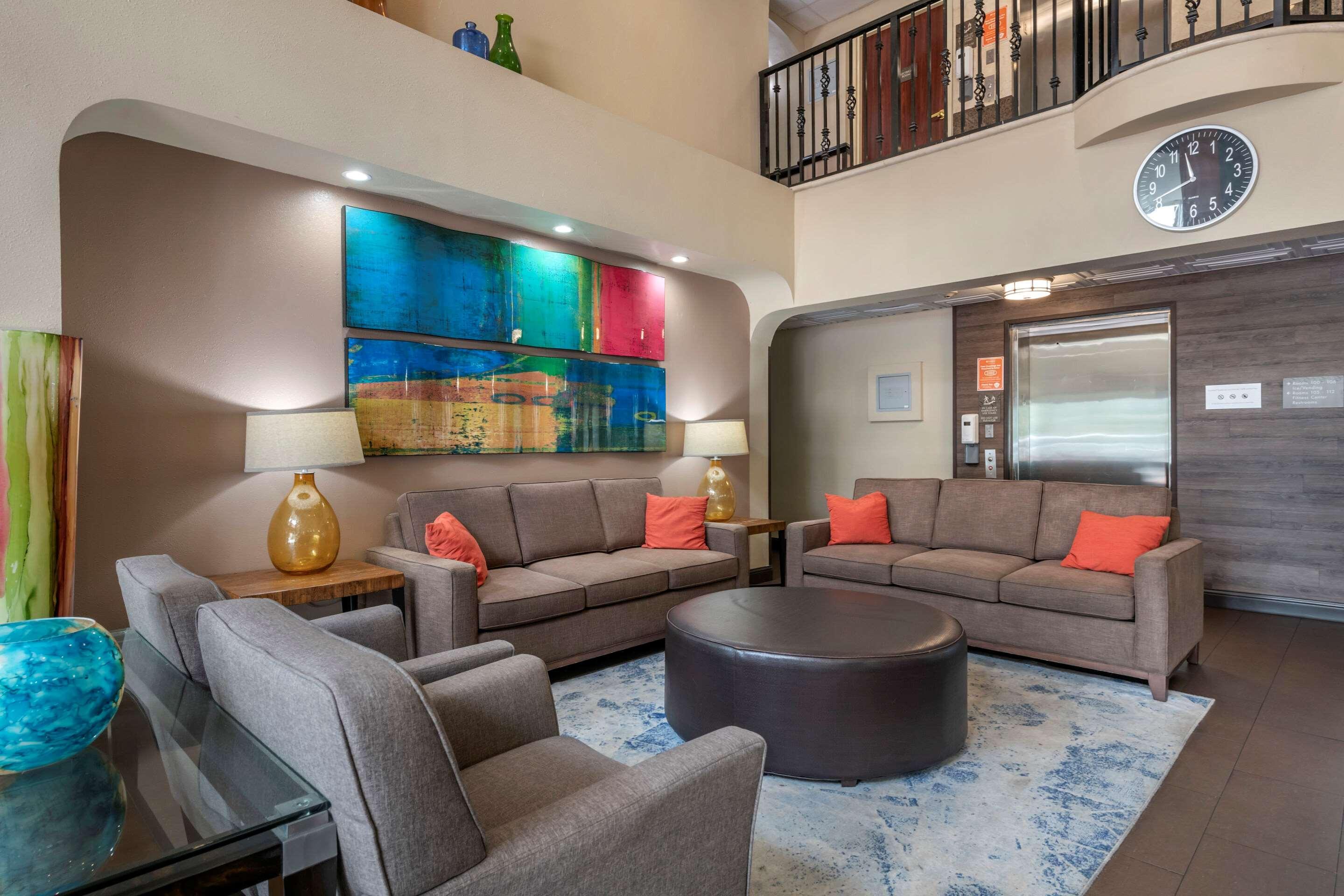 Vista Lobby Comfort Suites Sawgrass