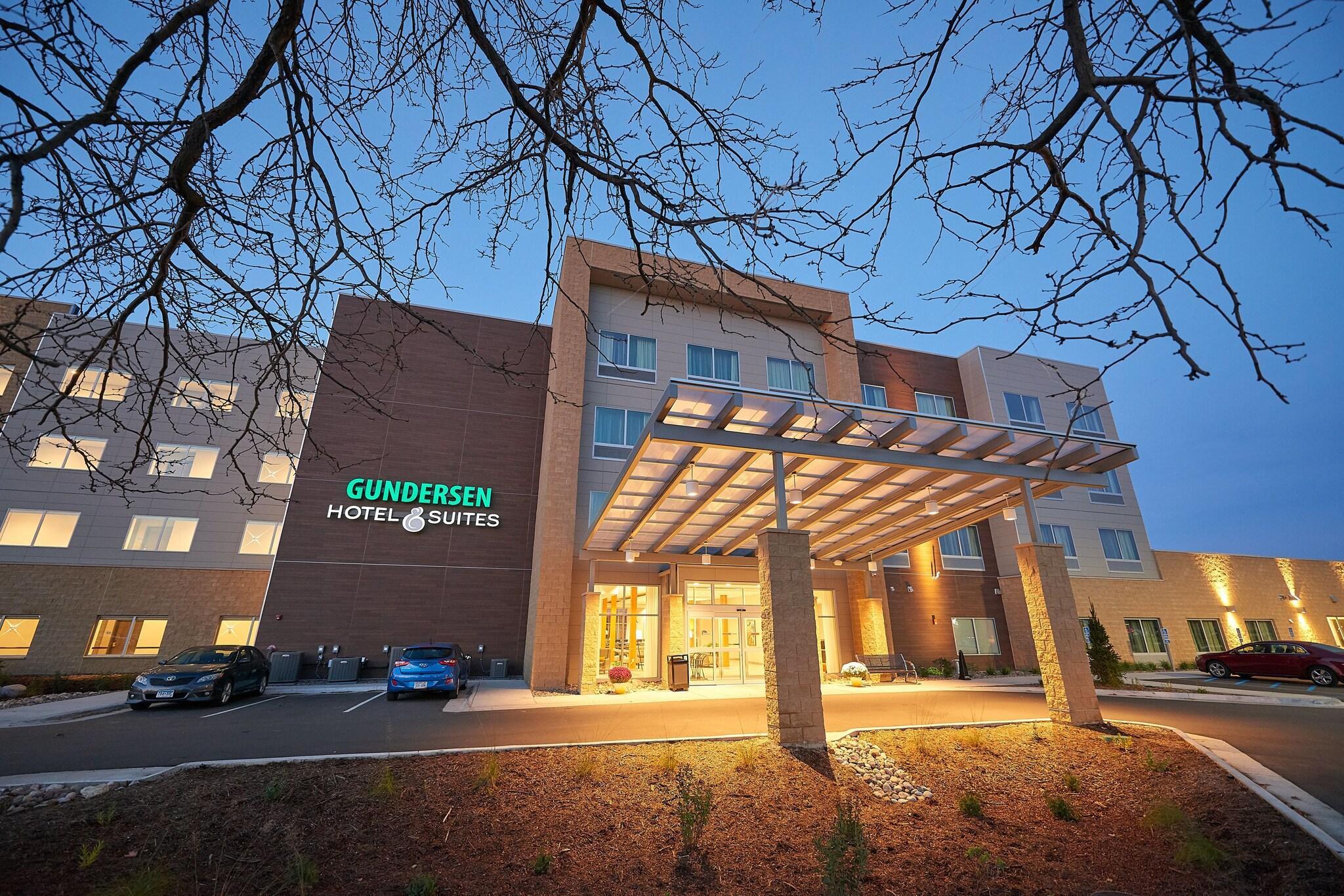 Vista Lobby Gundersen Hotel & Suites