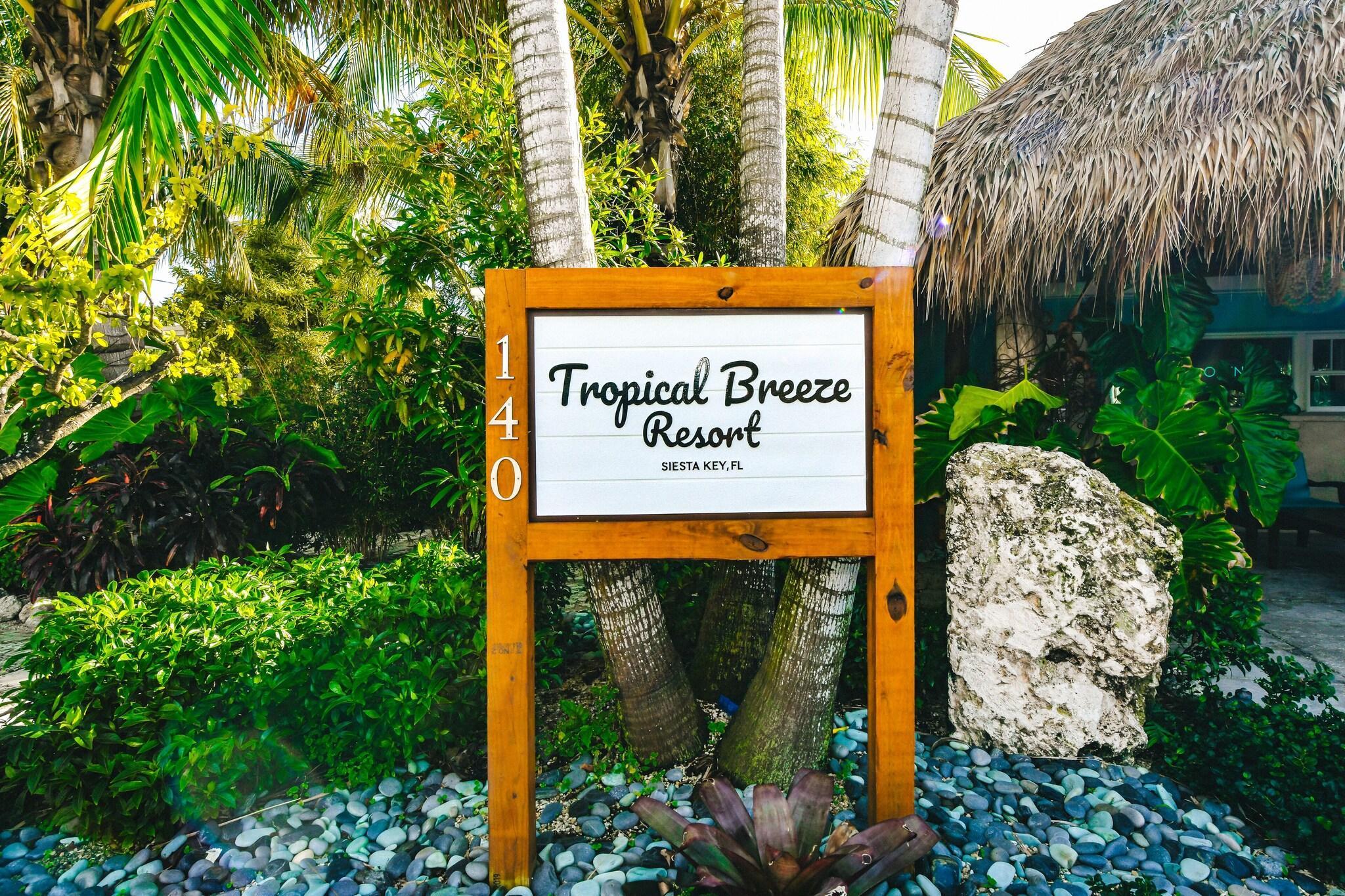 Vista Exterior Tropical Breeze Resort