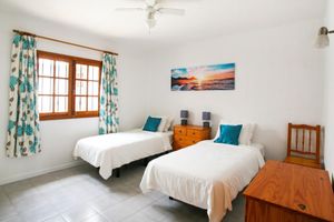 Alquiler Vacacional - Stylish & spacious villa with terrace & garden