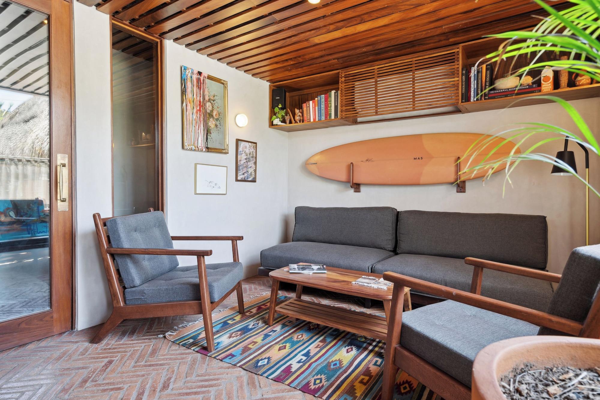 Vista Lobby ALMA Surf Lodge