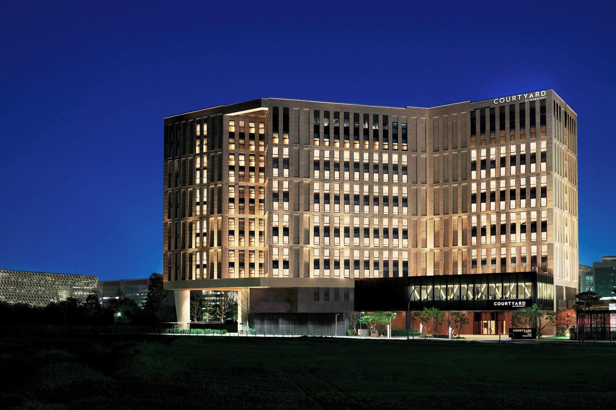 Vista Exterior Courtyard by Marriott Seoul Botanic Park