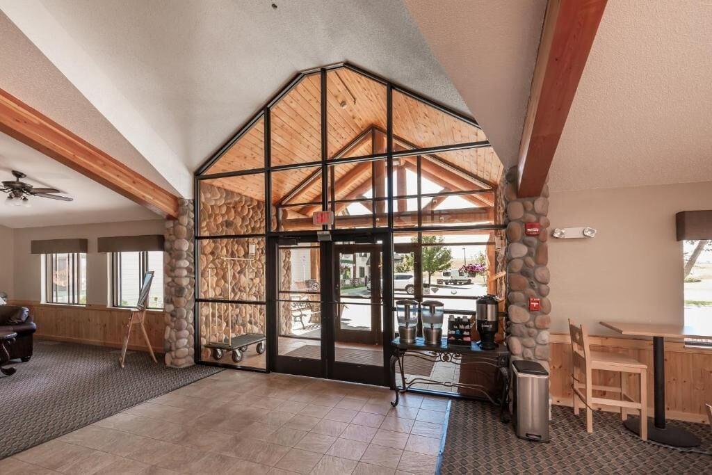 Vista Lobby MountainView Lodge & Suites