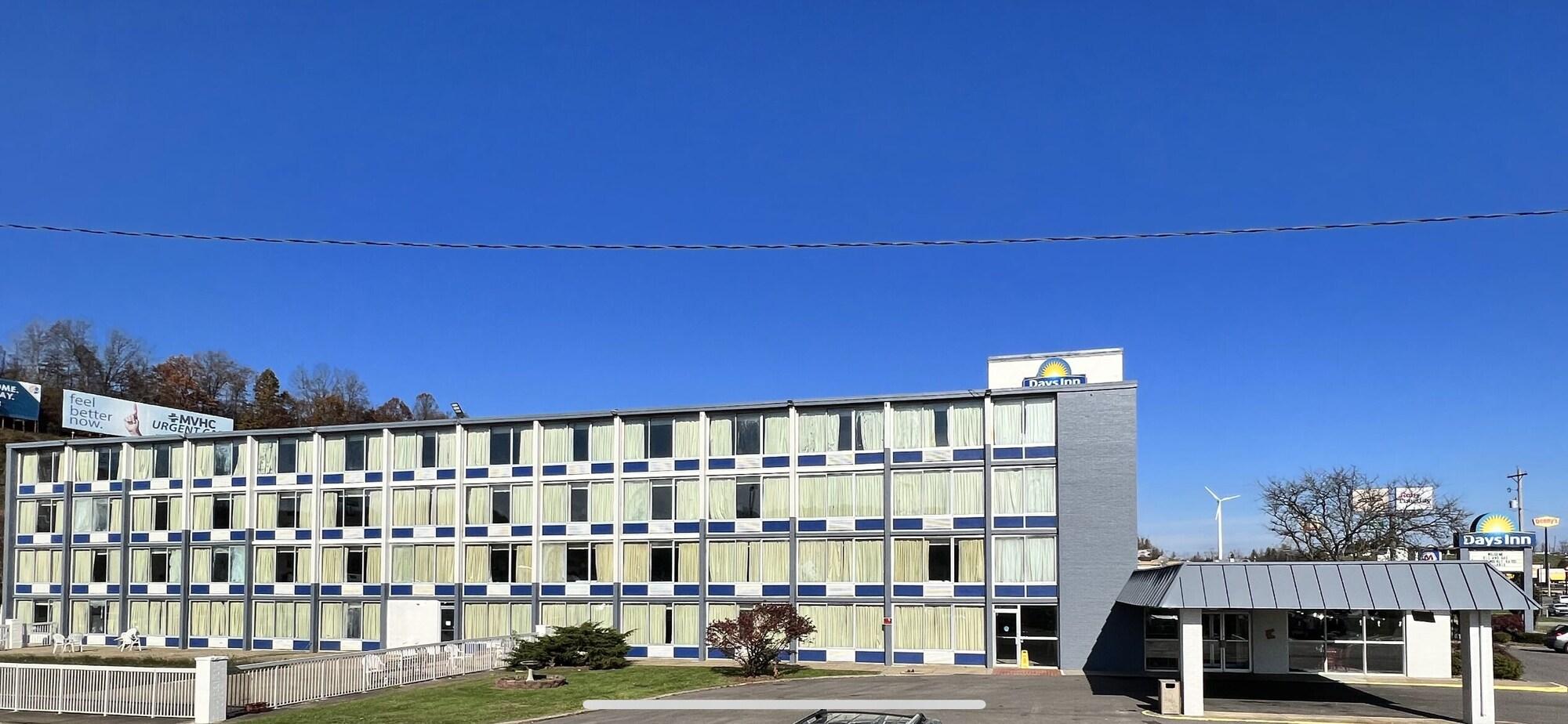 Vista Exterior Days Inn by Wyndham Cambridge
