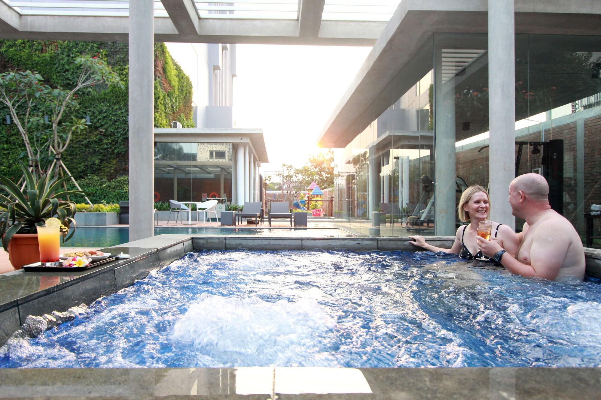 Vista Exterior Ra Premiere Simatupang