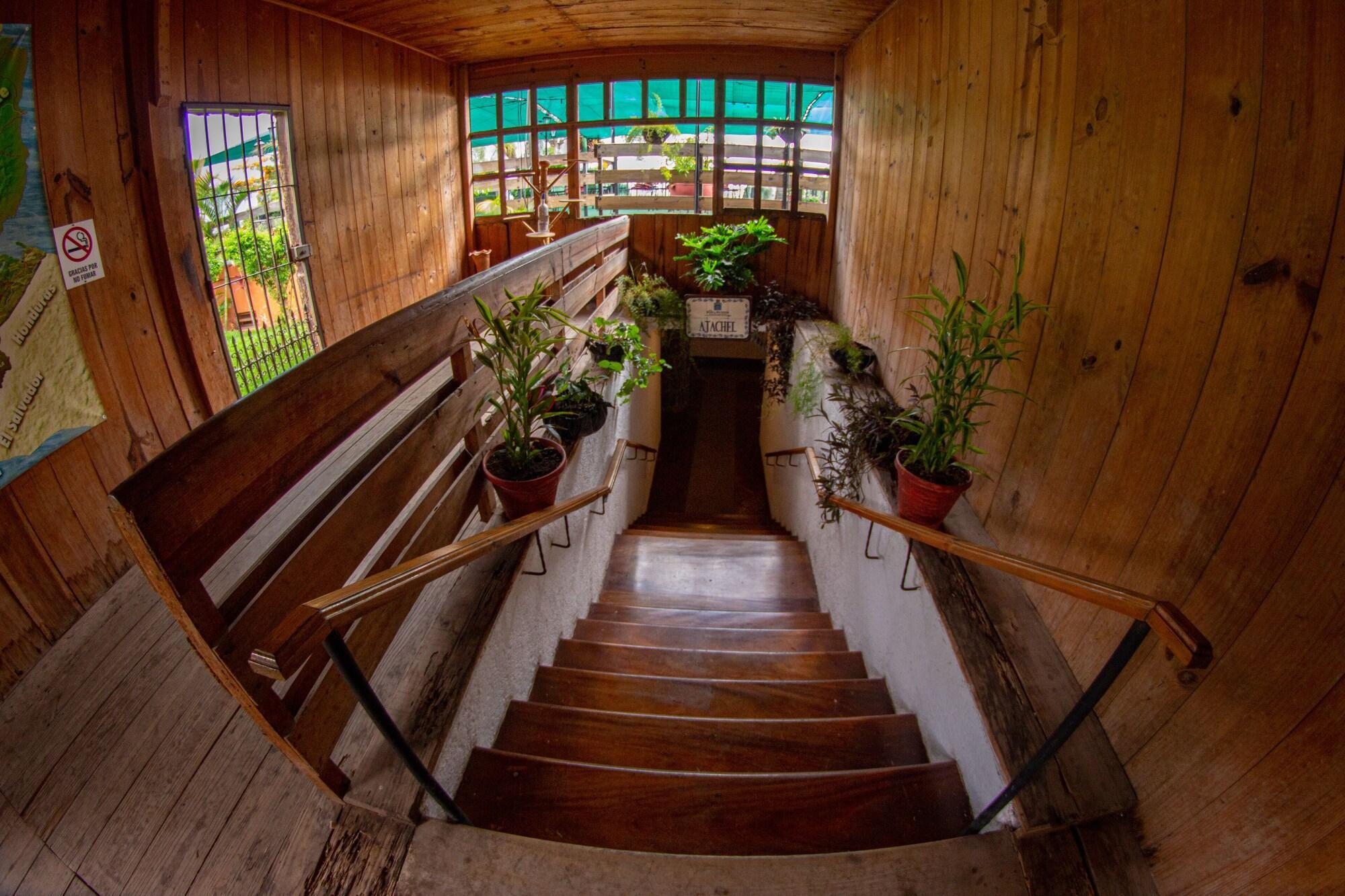 Vista Lobby Posada de Don Rodrigo Panajachel