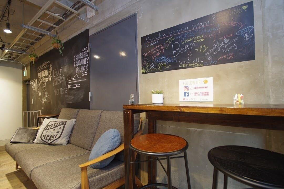 Bar/Salón Oakhostel Fuji