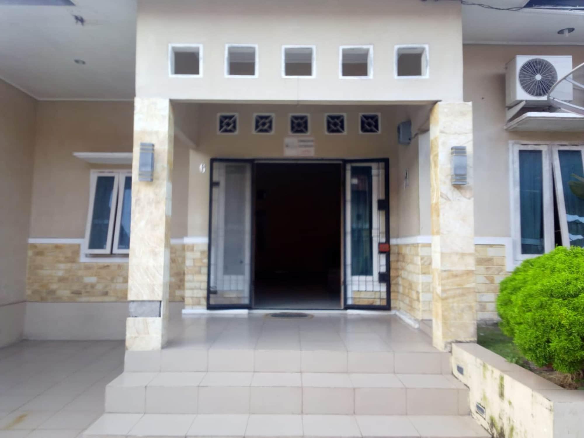 Vista Exterior Dedy Kost