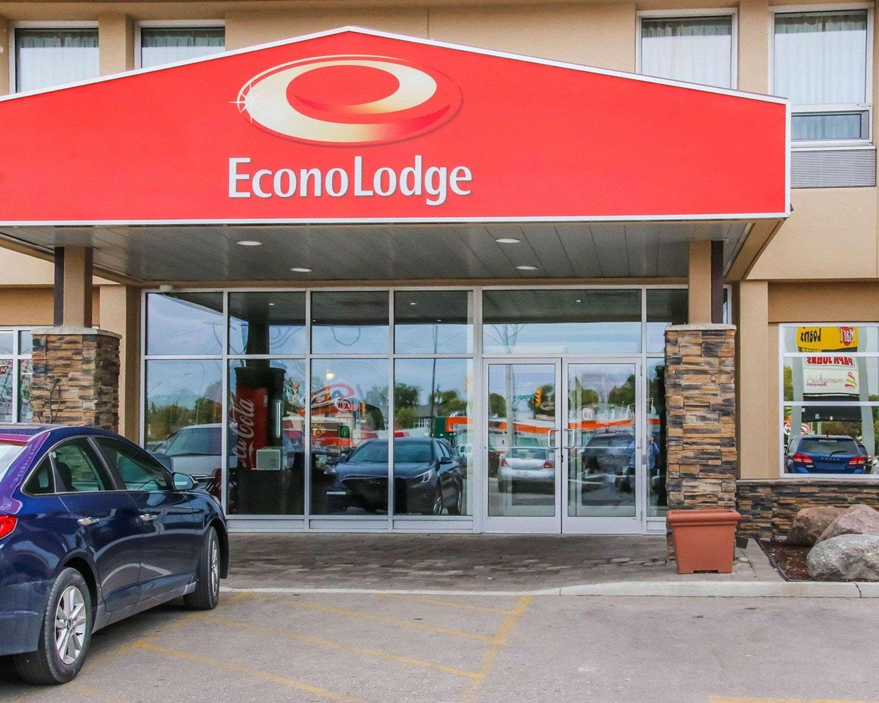 Varios Econo Lodge Winnipeg South