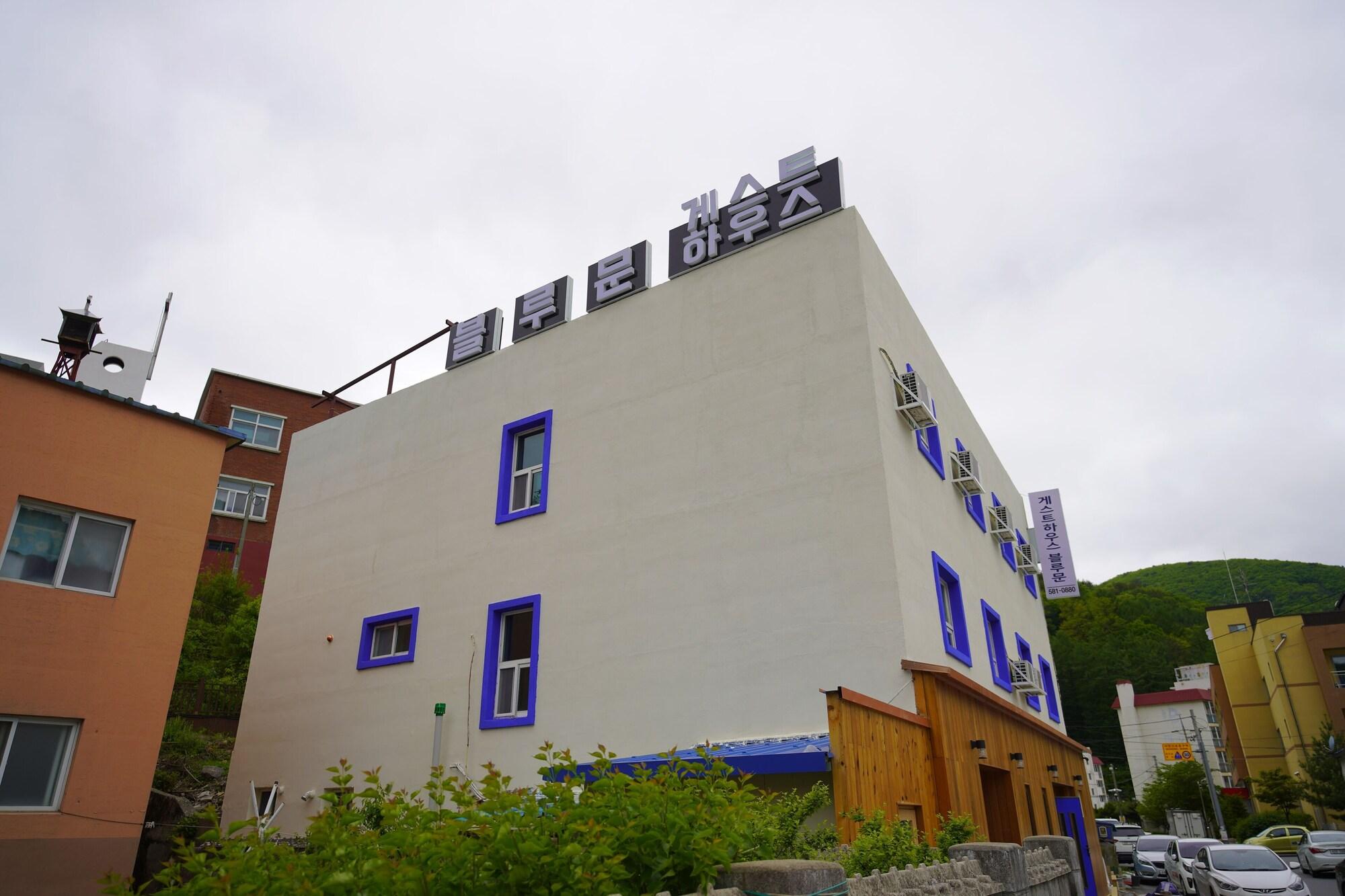 Vista Exterior Bluemoon Guest House - Hostel