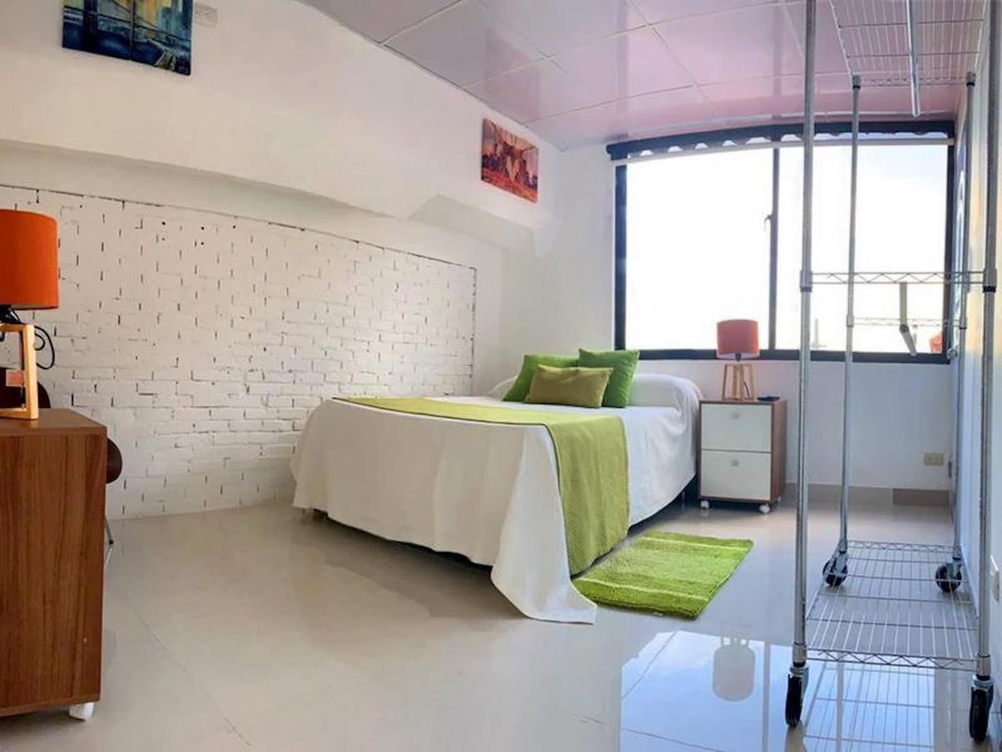Varios Room-cozy Private Room in El Malecón, Sa