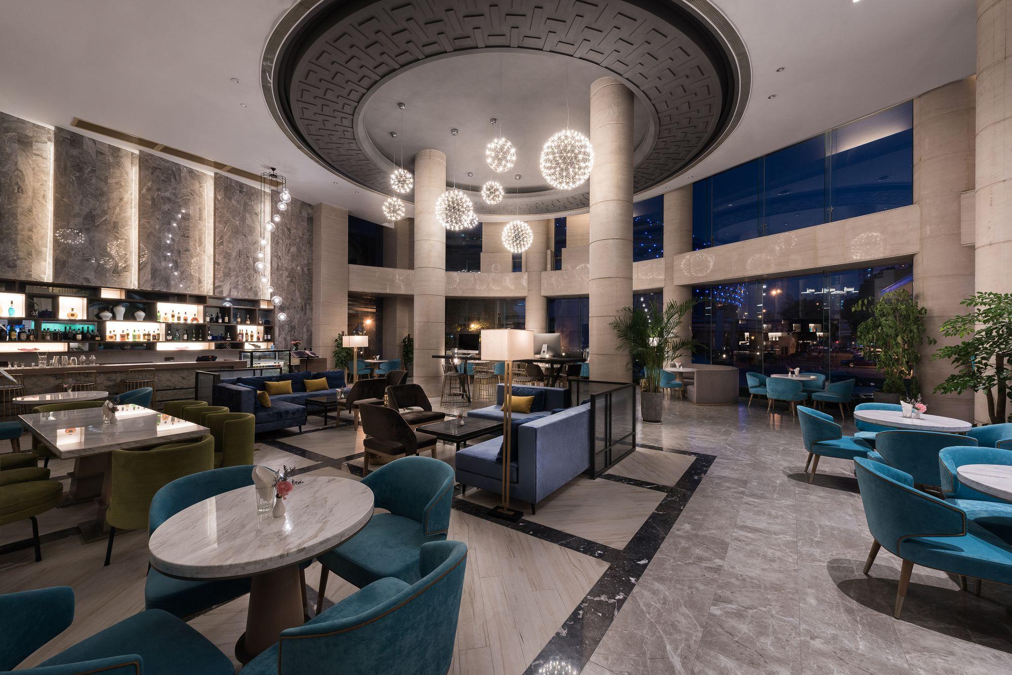 Vista do lobby Mercure Shanghai Royalton