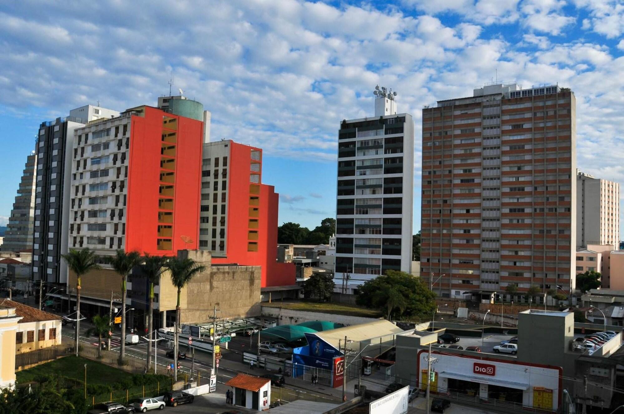 Vista Exterior Interplaza Hotel