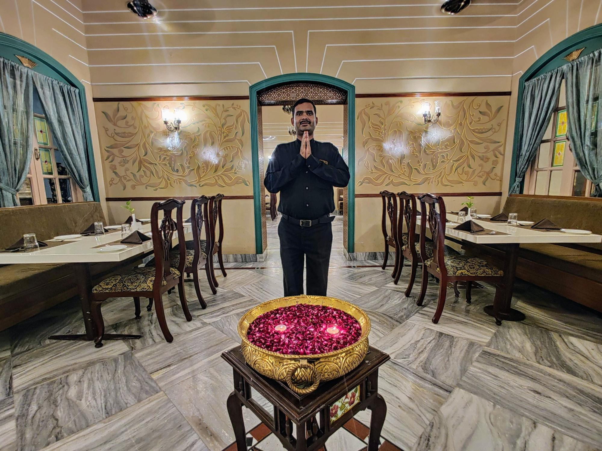 Restaurant Hotel Surya