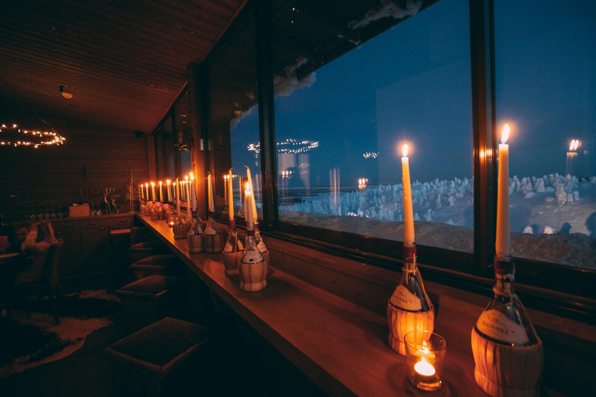 Bar/Salón Ruka Peak