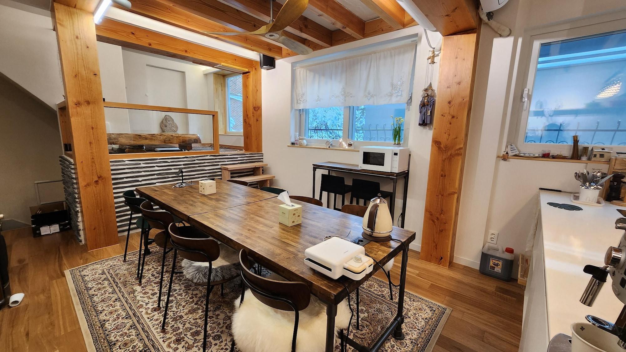 Varios Seoul View Guest House