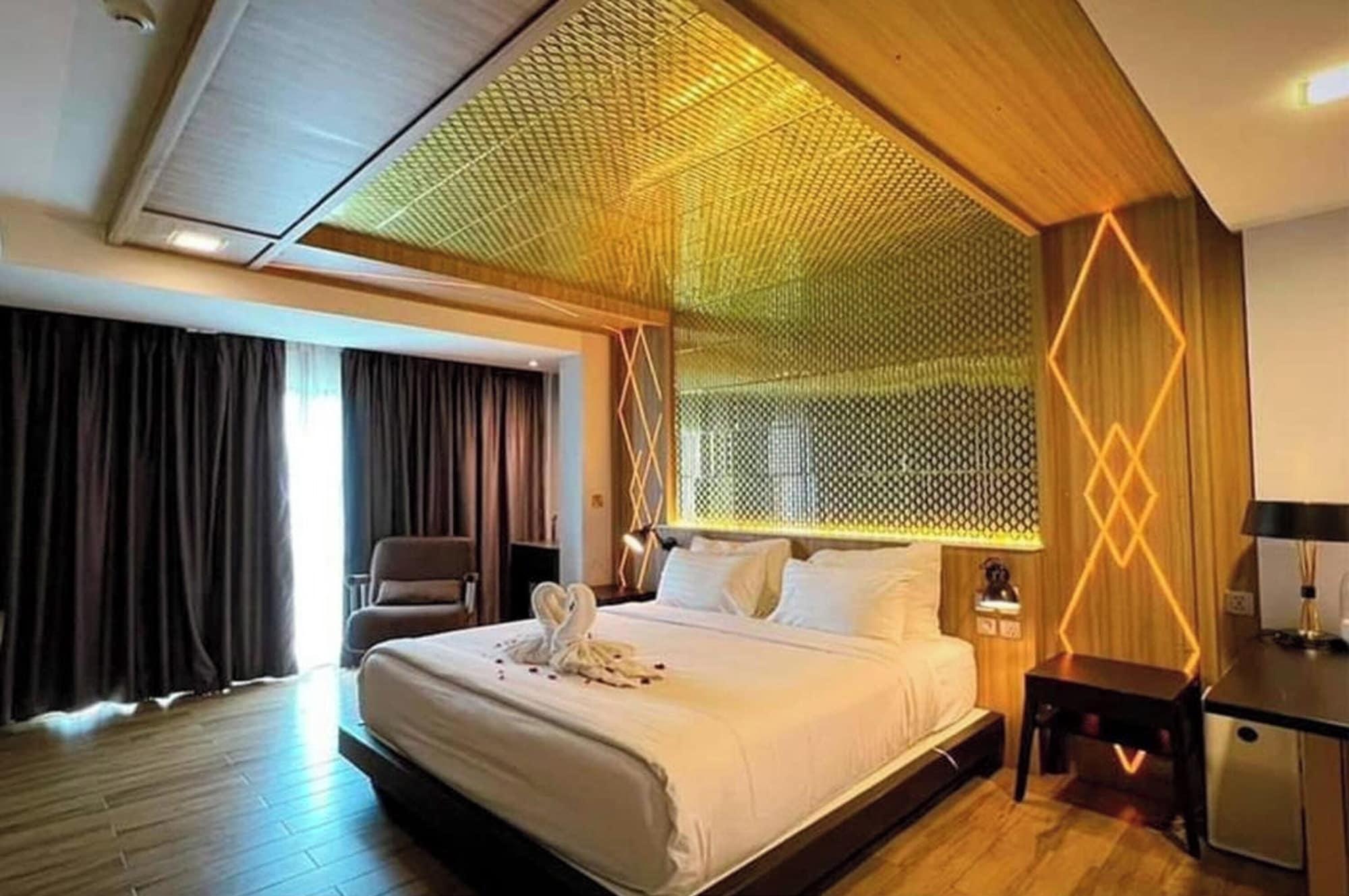 Varios Holatel Hotel Phitsanulok