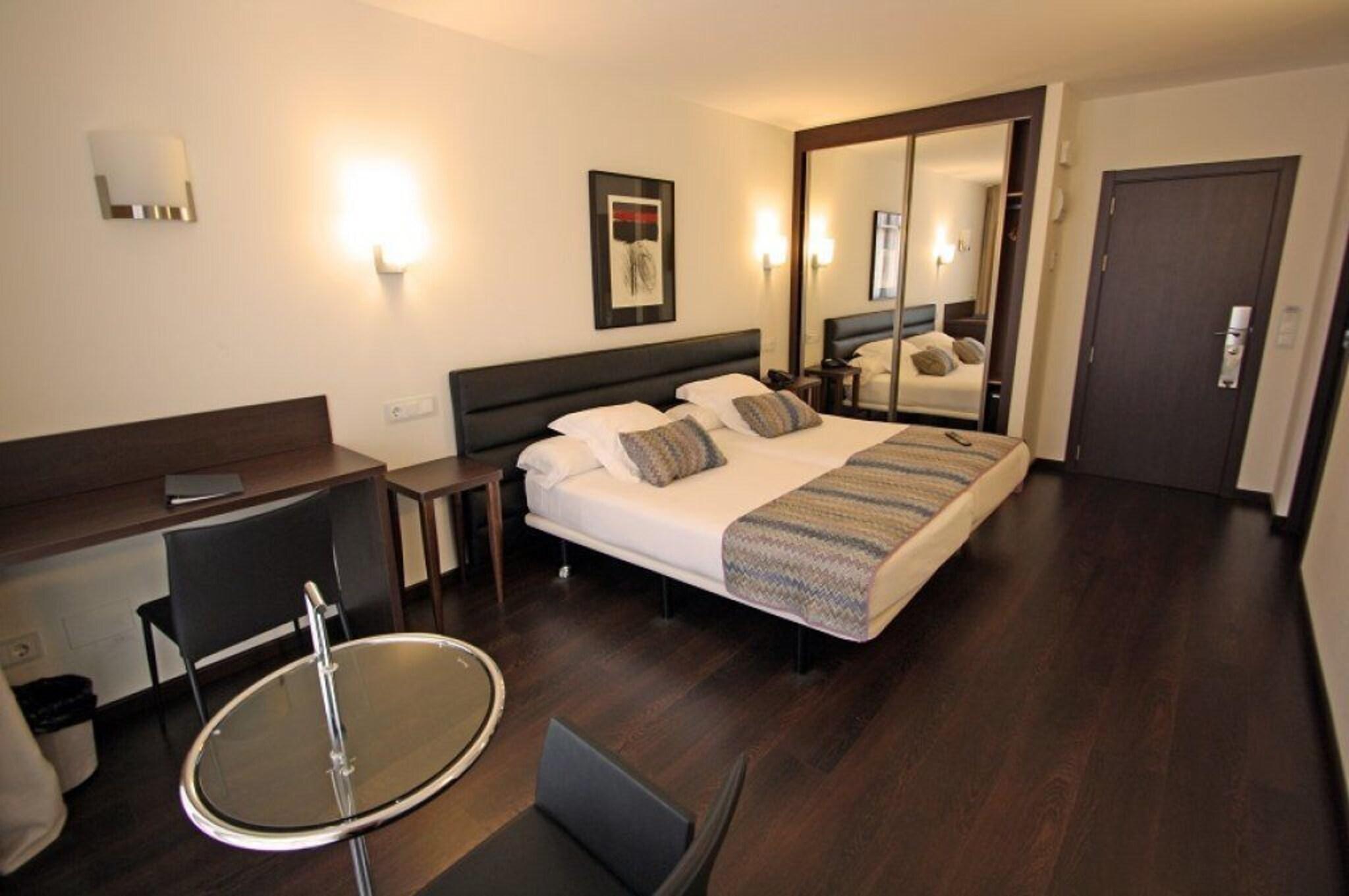 Varios Hotel Villa Rosario II, Edificio Moderno