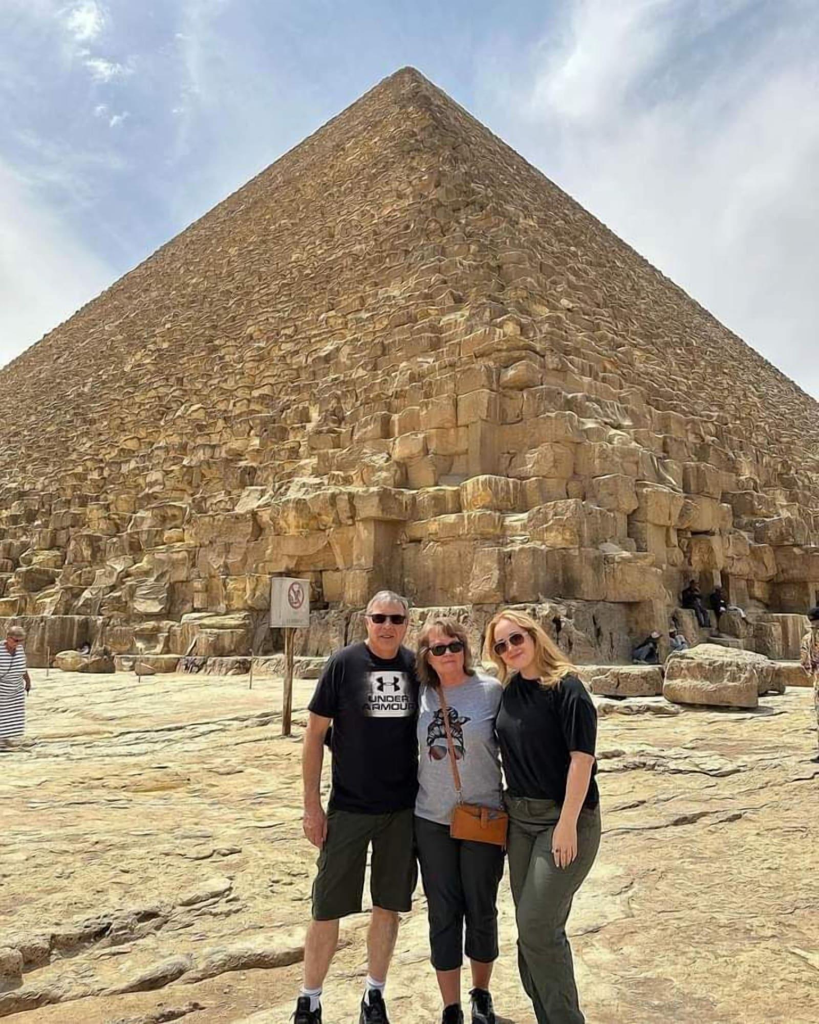 Vista Exterior Rayan pyramids view