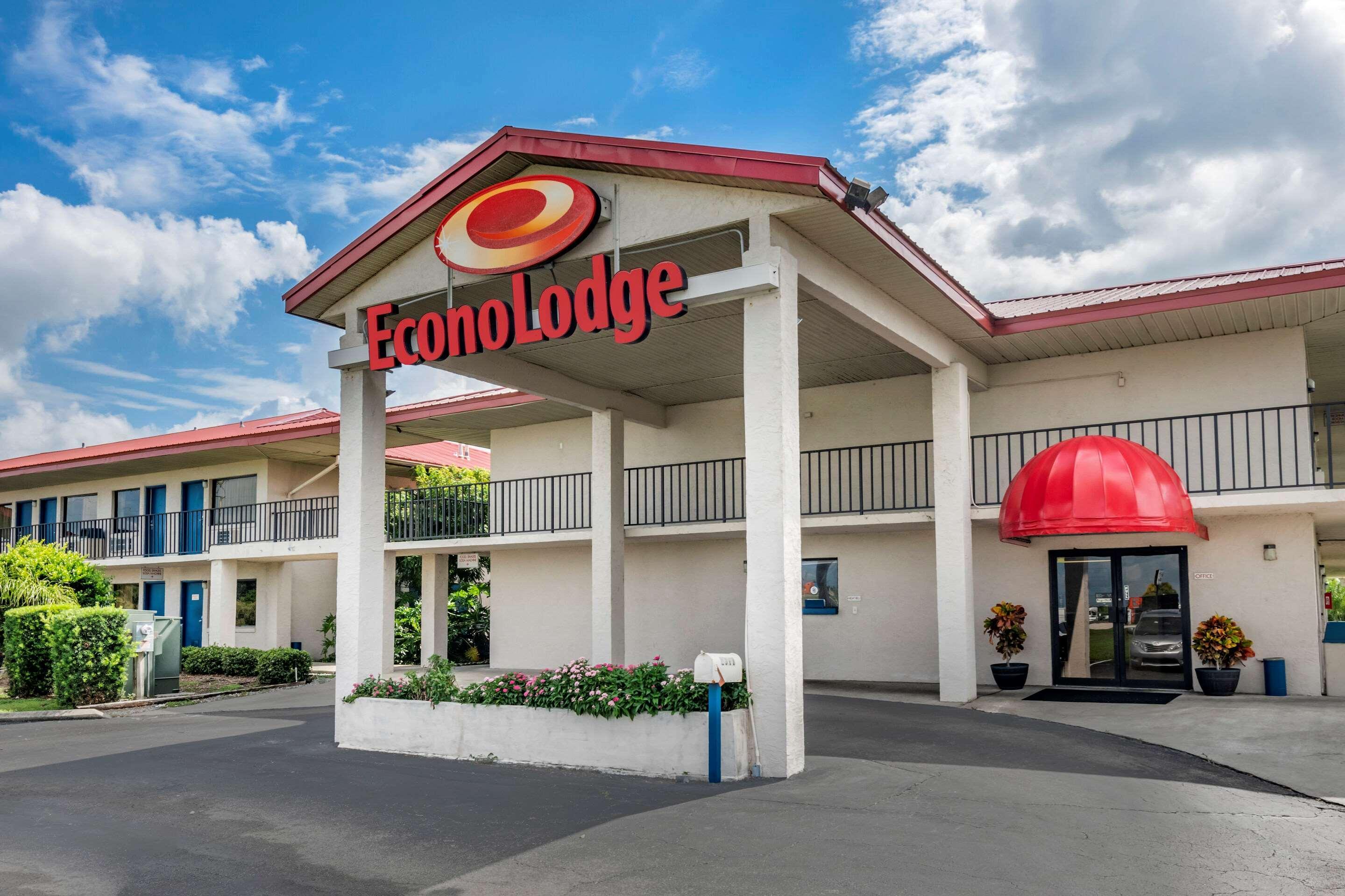 Vista Exterior Econo Lodge Sebring