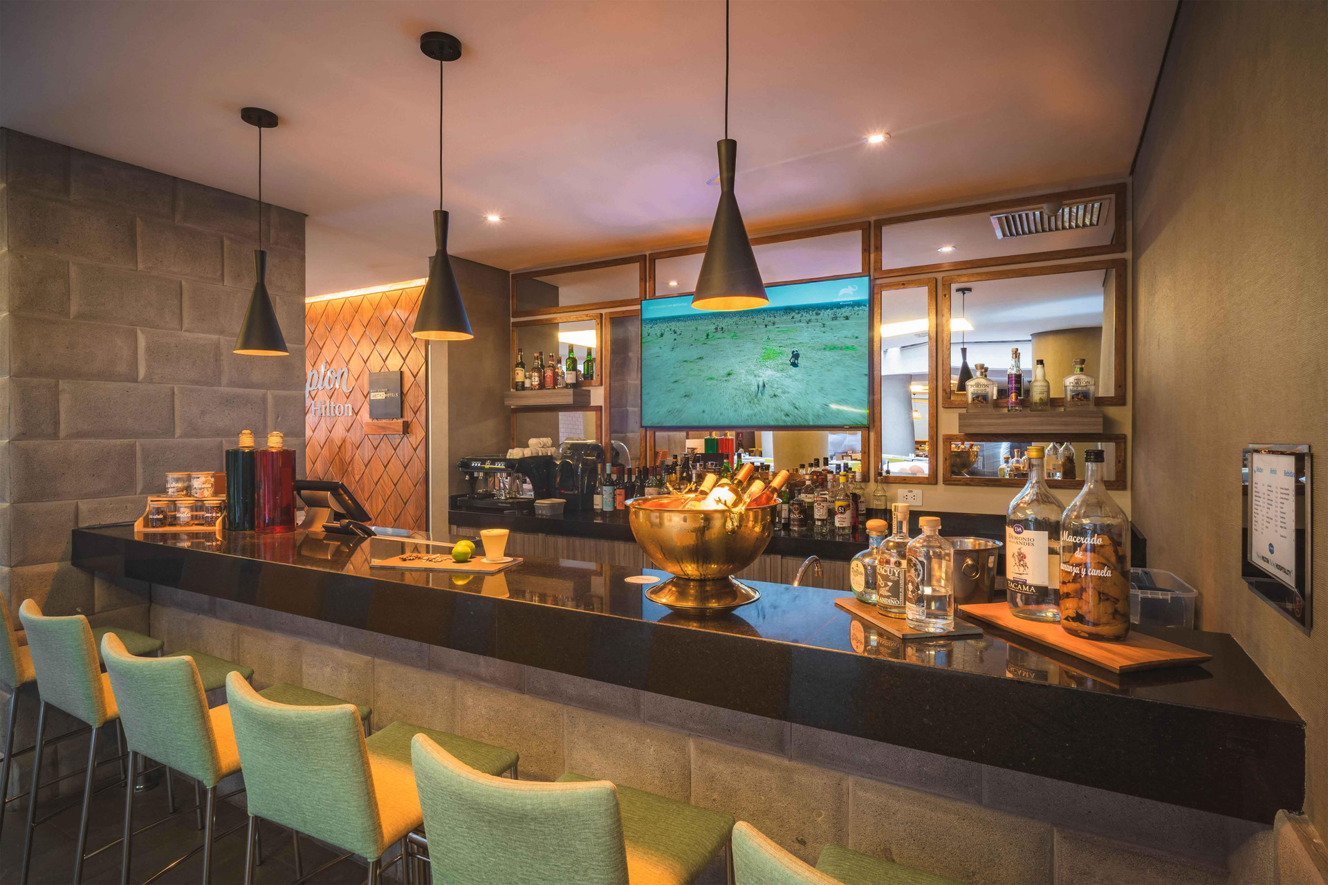 Bar/Salón Hampton by Hilton Cusco