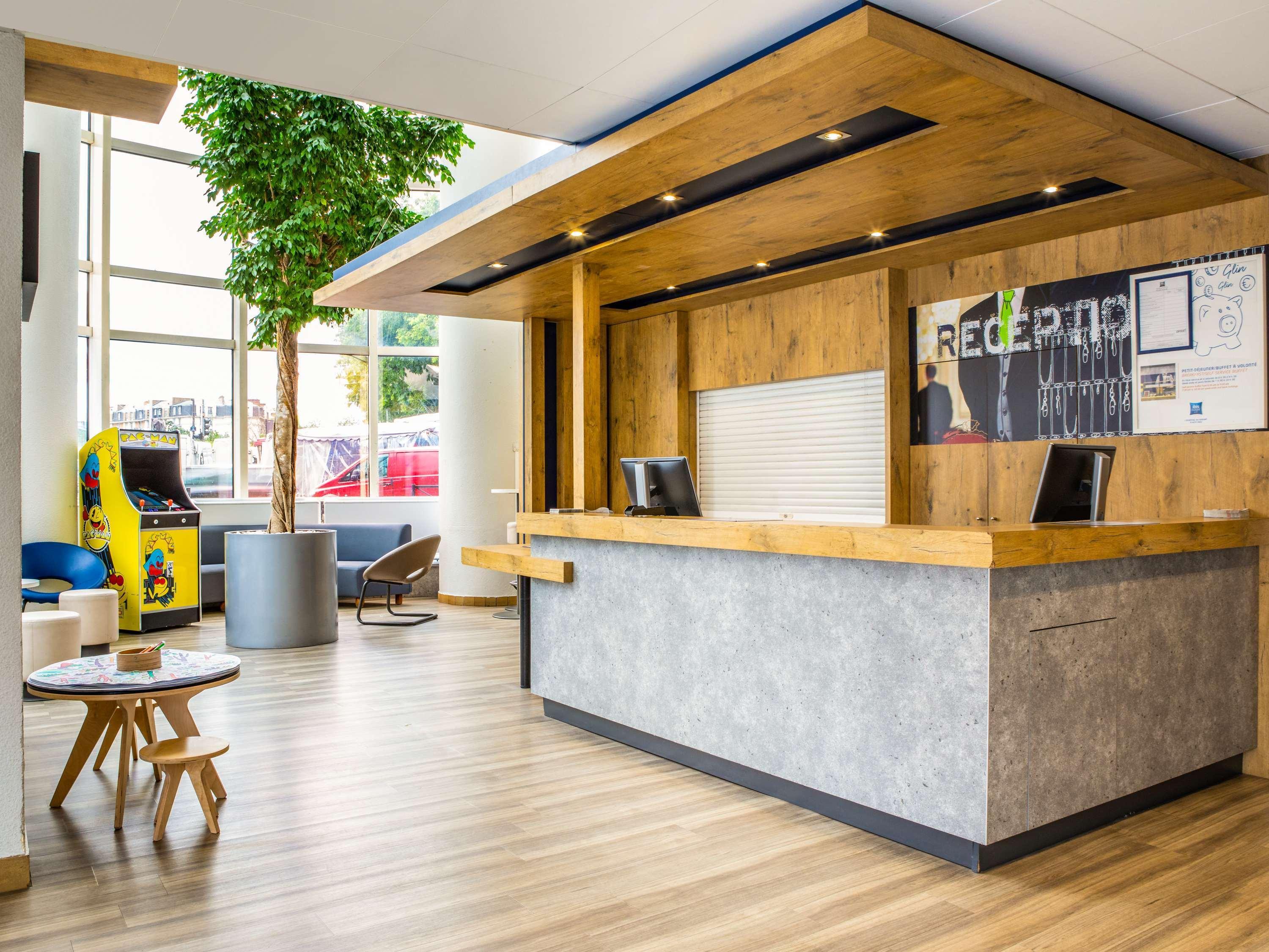 Vista Exterior ibis budget Paris Porte de Montreuil