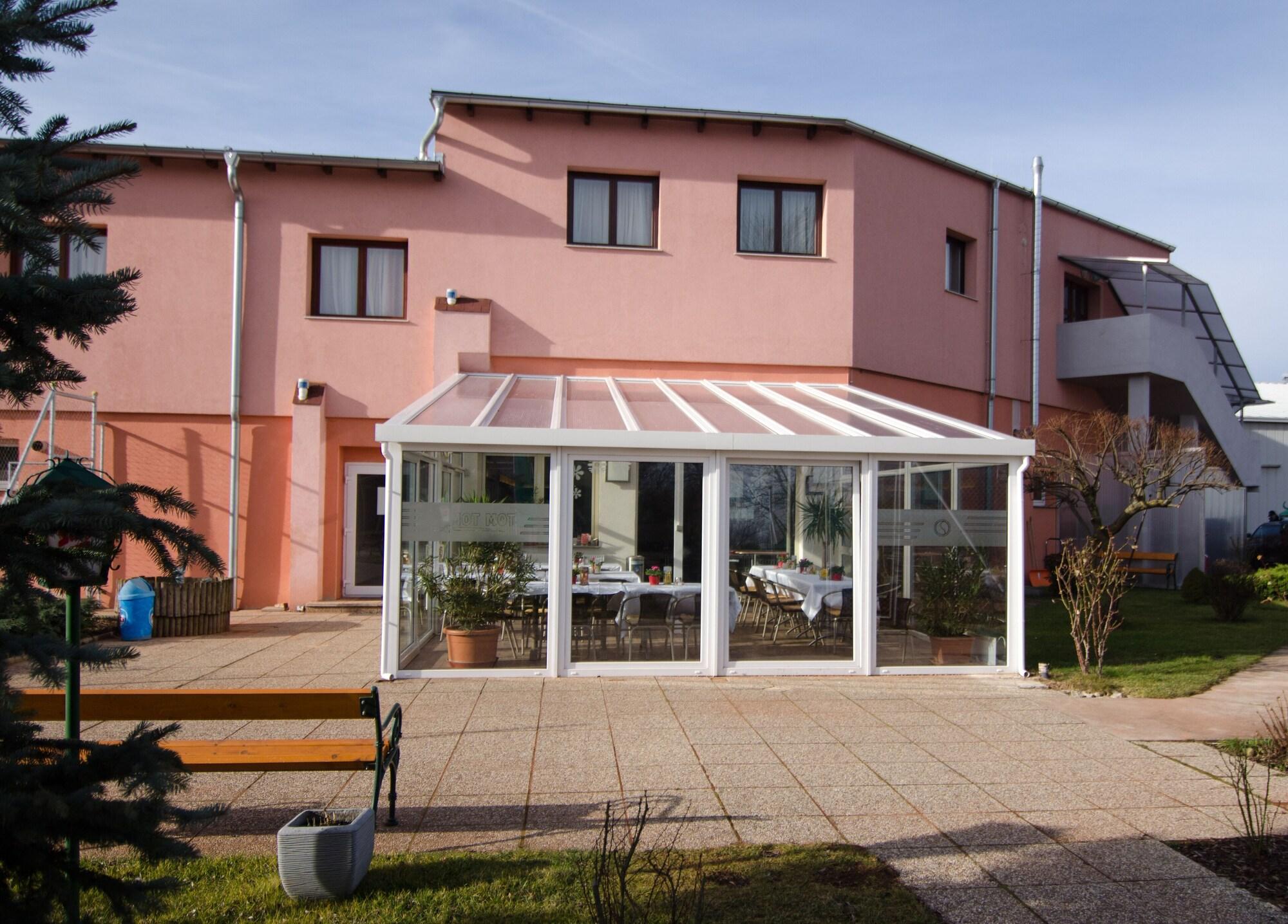 Vista Exterior Hotel & Tenniscenter Khail