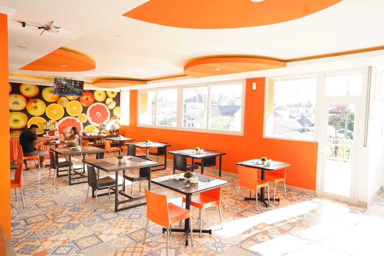 Restaurant Mel's Inn Manado