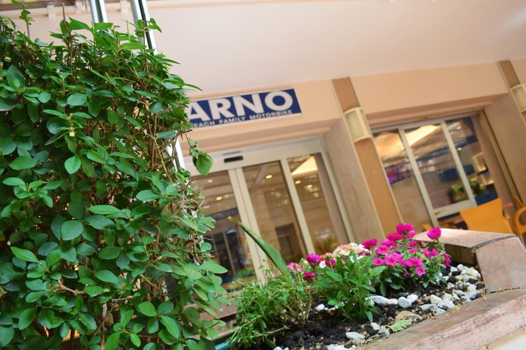 Vista Exterior Hotel Arno