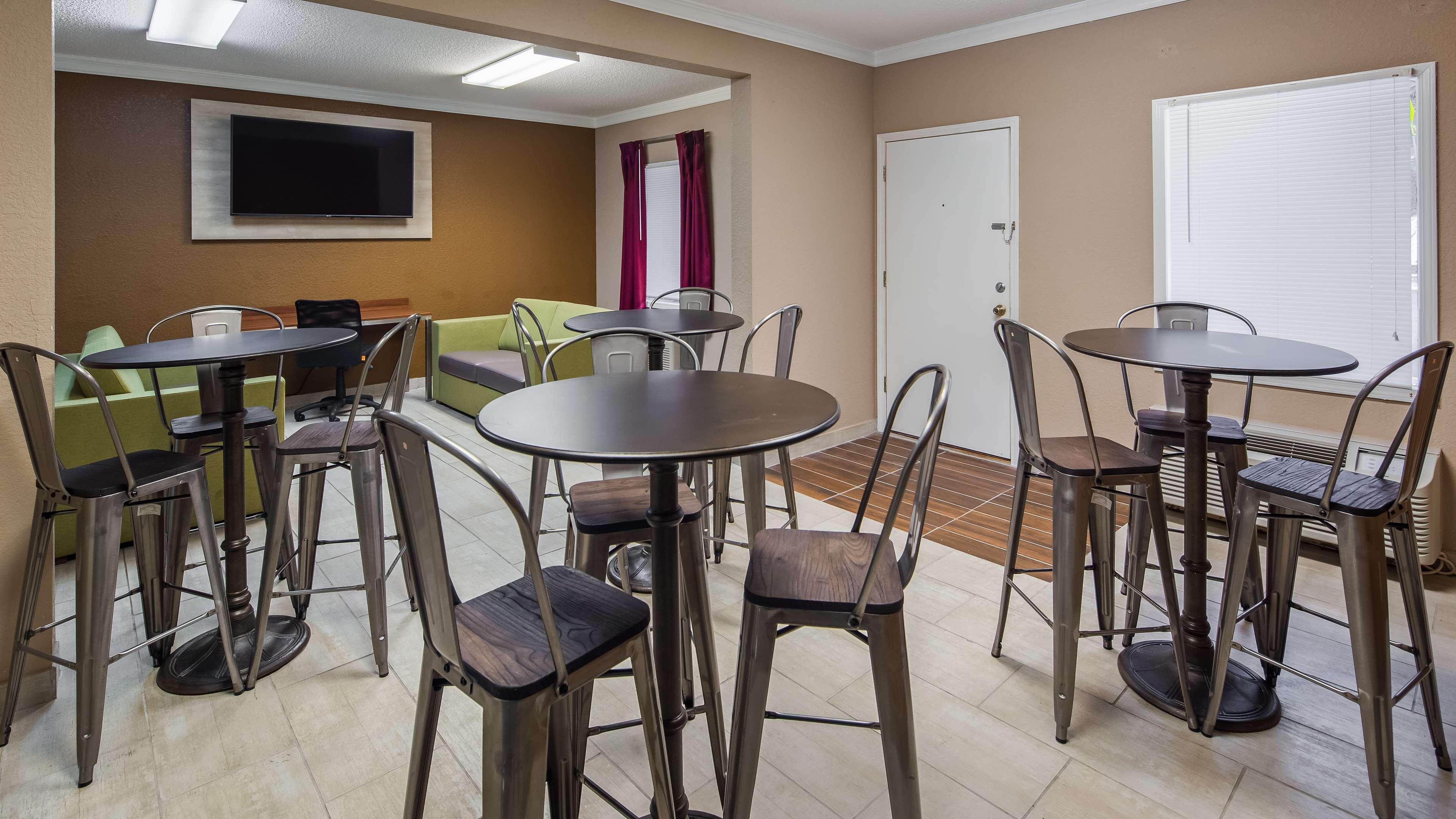 Vista Lobby Best Western Plus Atrium Inn