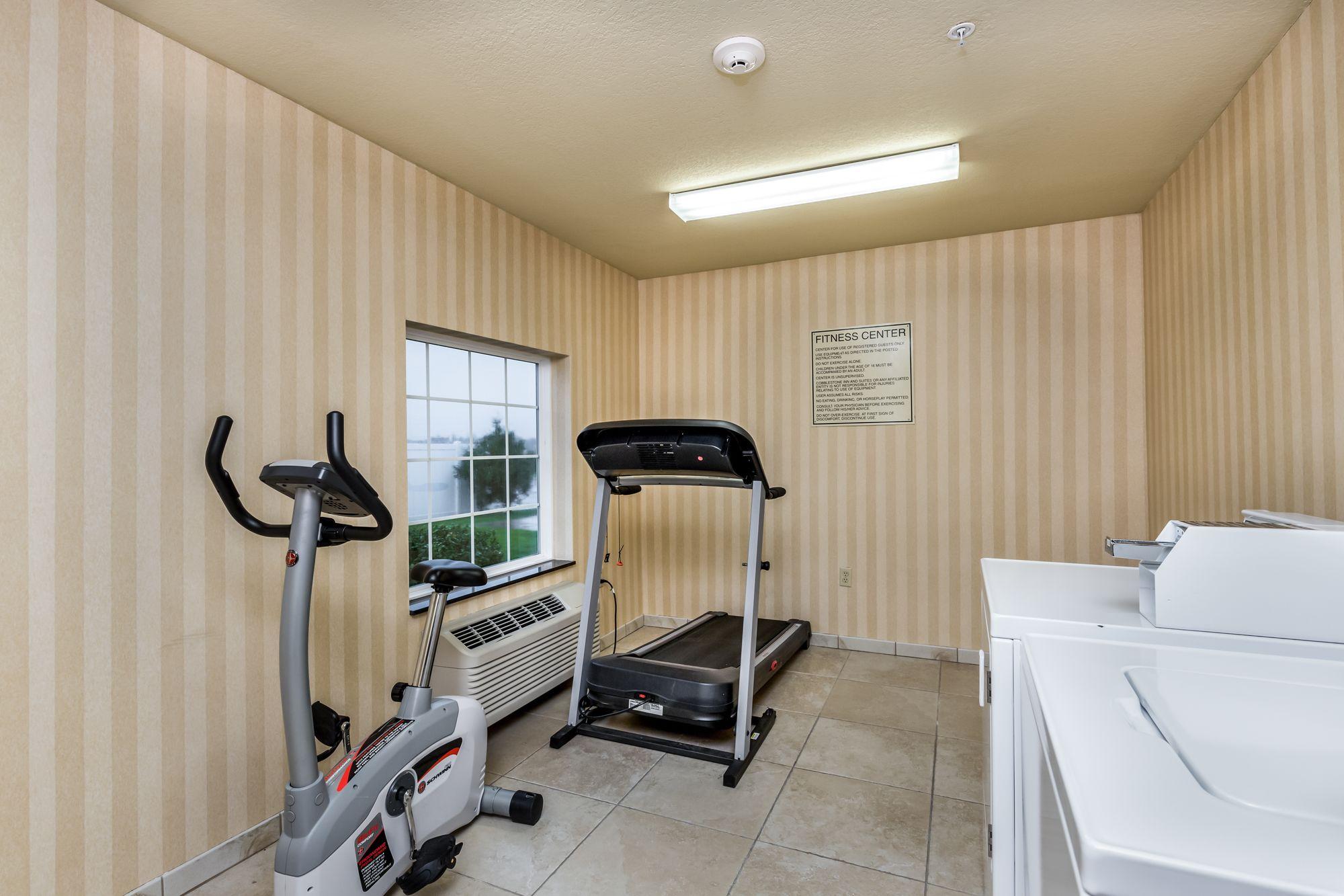Gimnasio Cobblestone Inn & Suites - Vinton