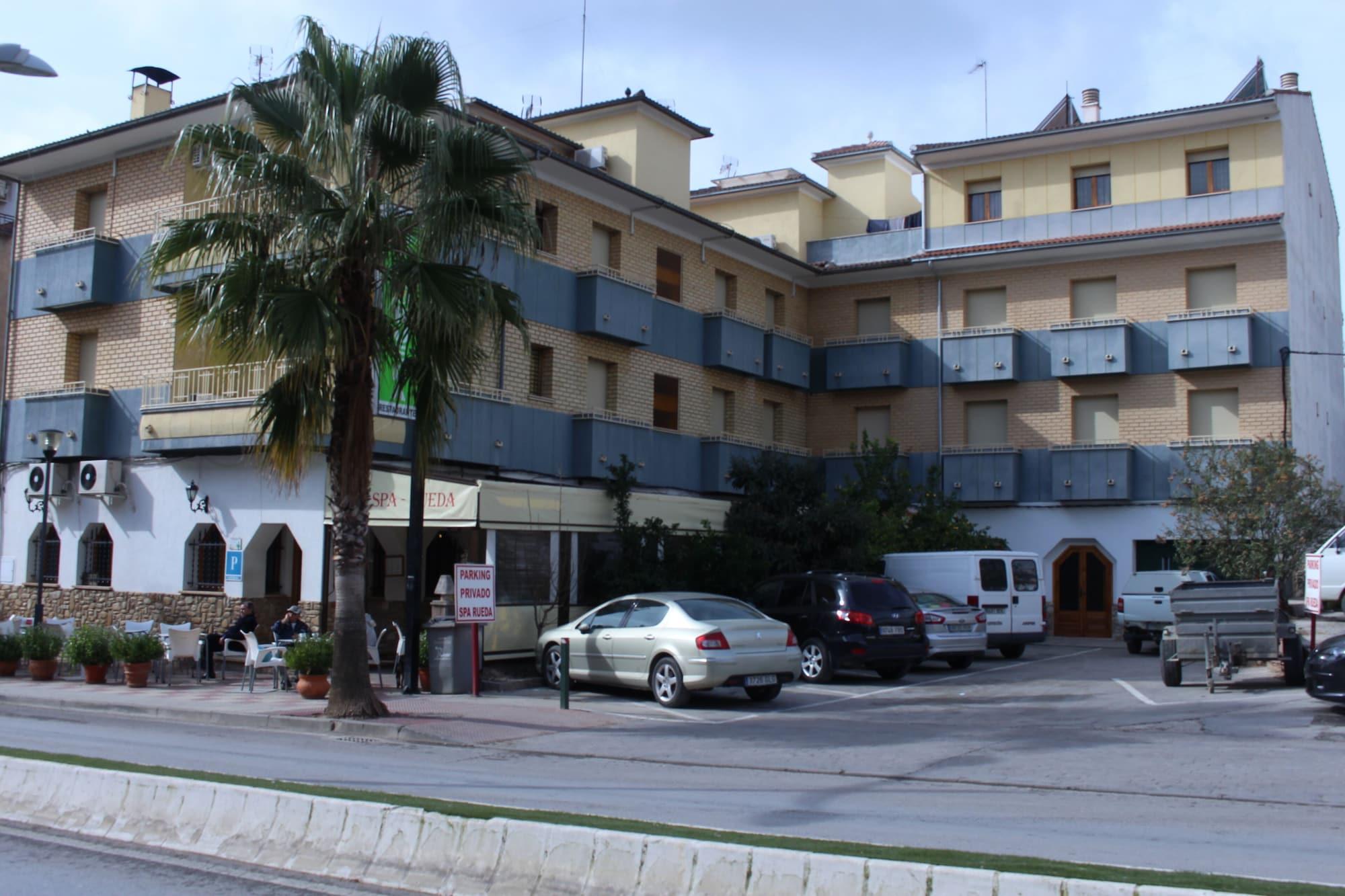 Vista Exterior Pension Spa Rueda