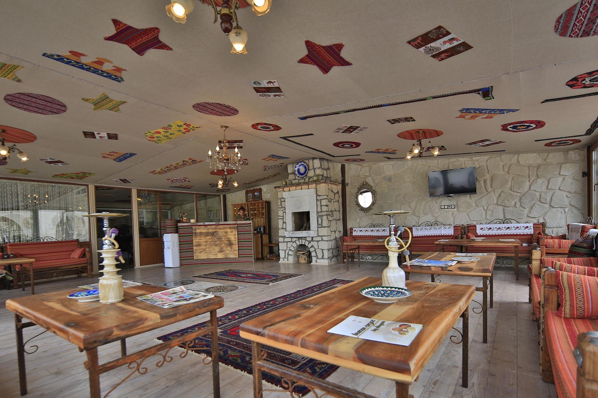 Bar/Salón Fosil Cave Hotel