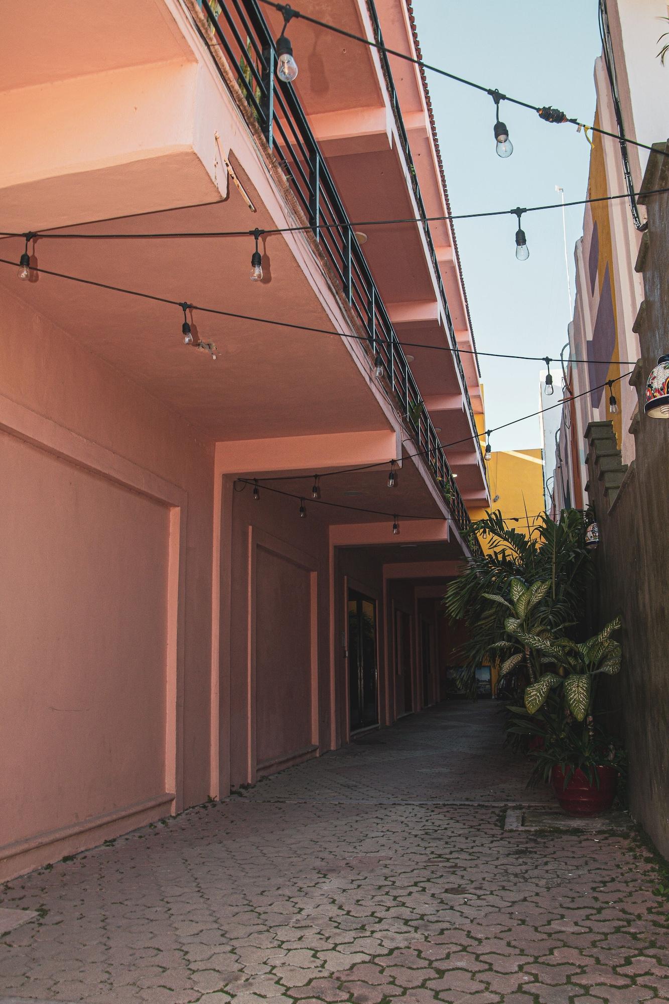 Vista Exterior Hotel Tulum Centro, Party Hotel