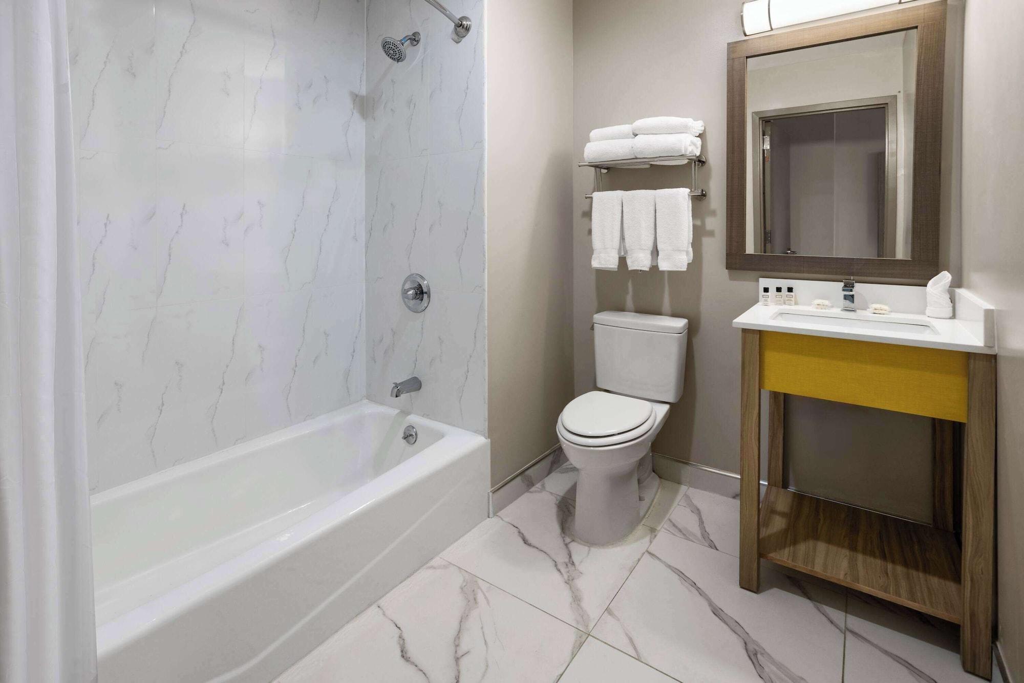 Equipamiento de Habitación Days Inn By Wyndham Staten Island