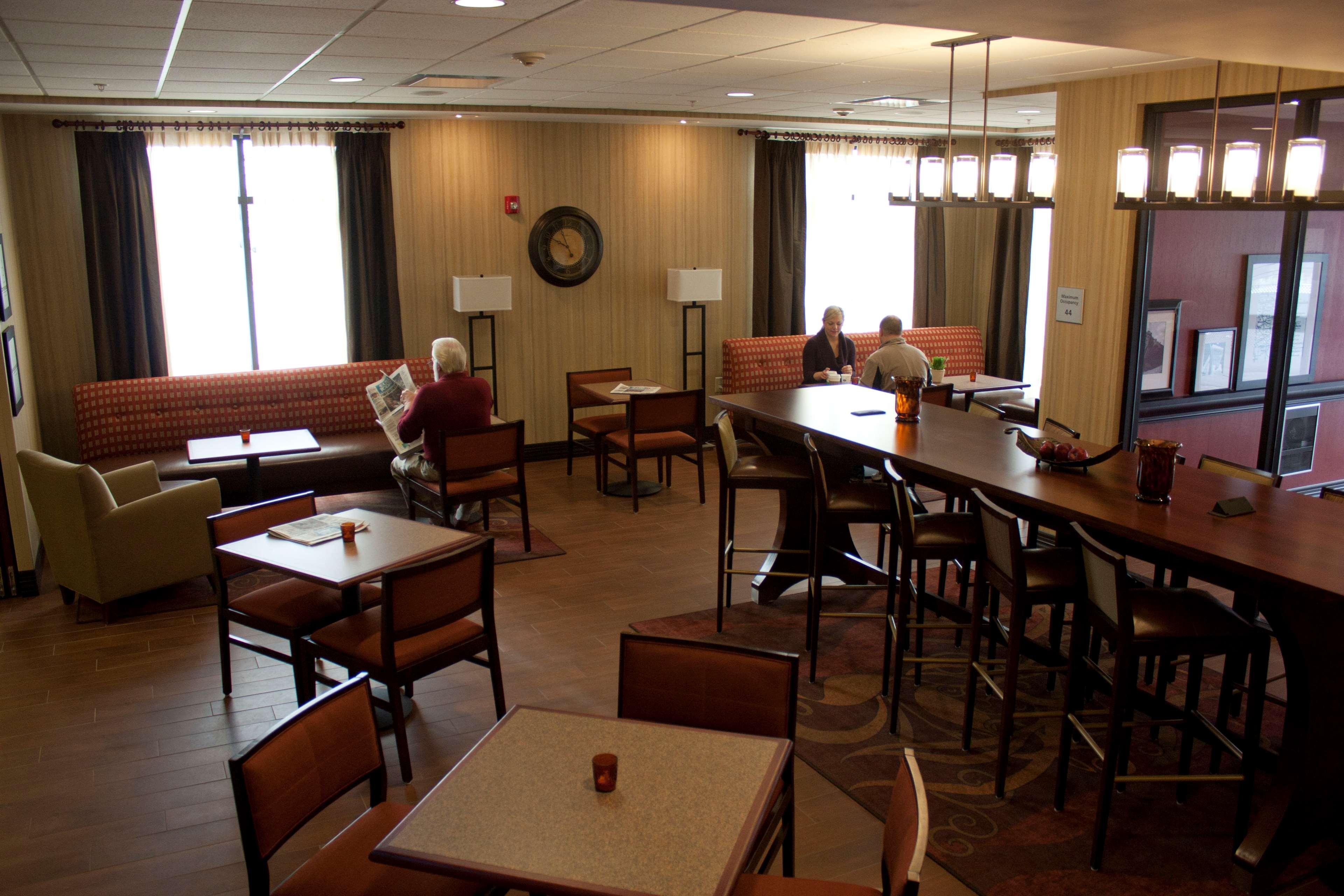 Vista Lobby Hampton Inn Burlington