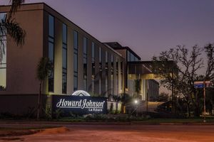 Alojamiento - Howard Johnson Plaza La Ribera