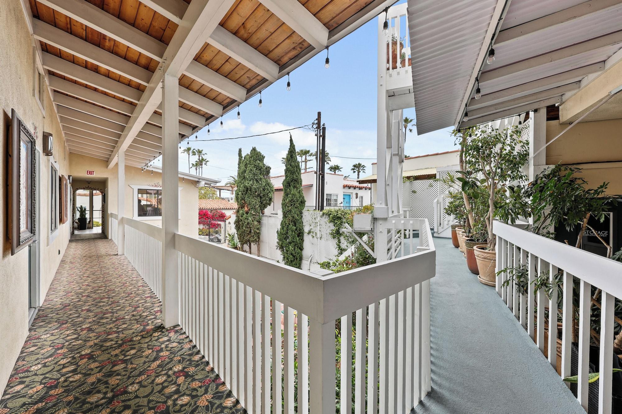 Equipamiento de Habitación Catalina Courtyard Suites