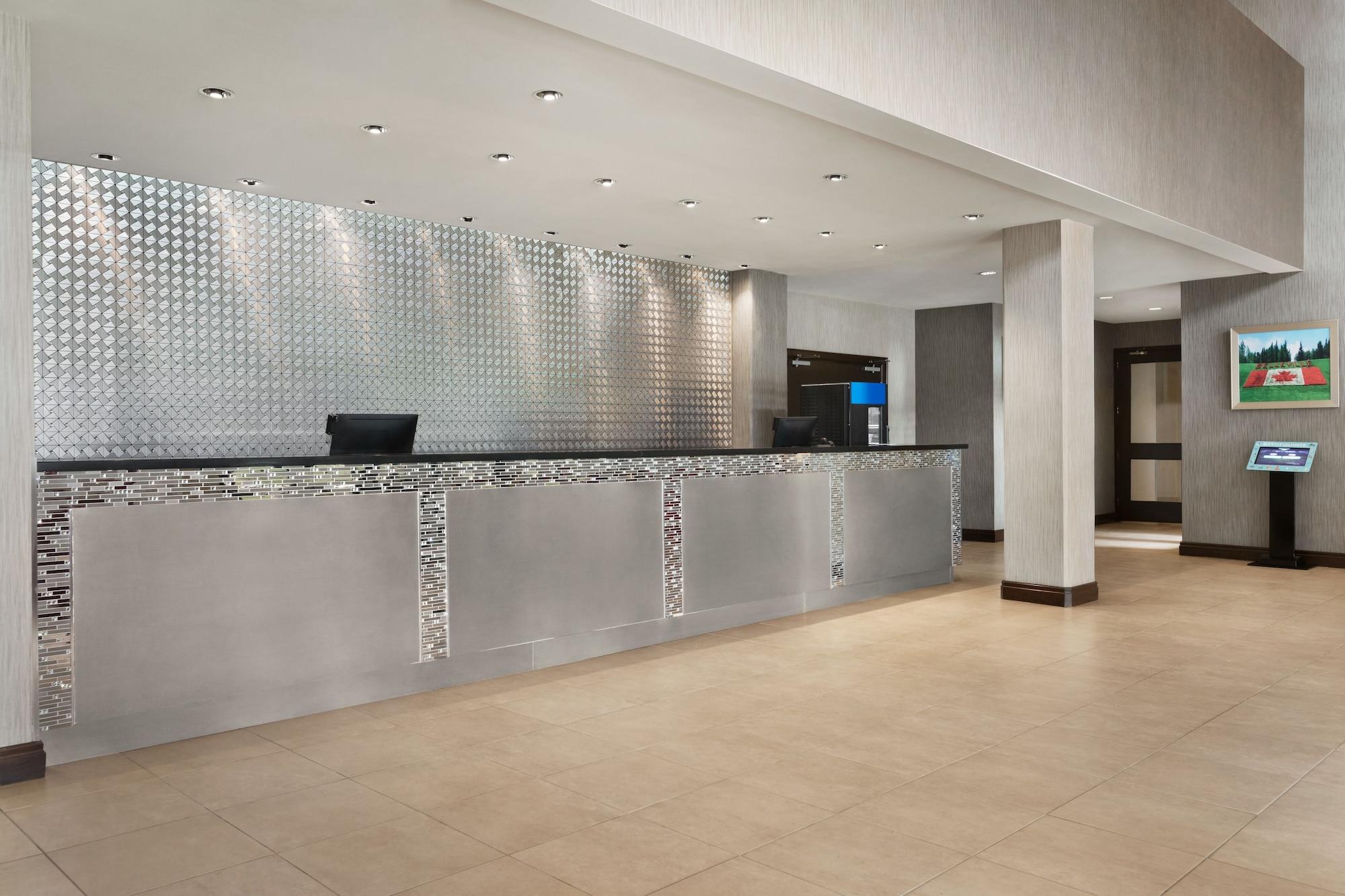 Vista Lobby Ramada by Wyndham Belleville Harbourview Conference Centre