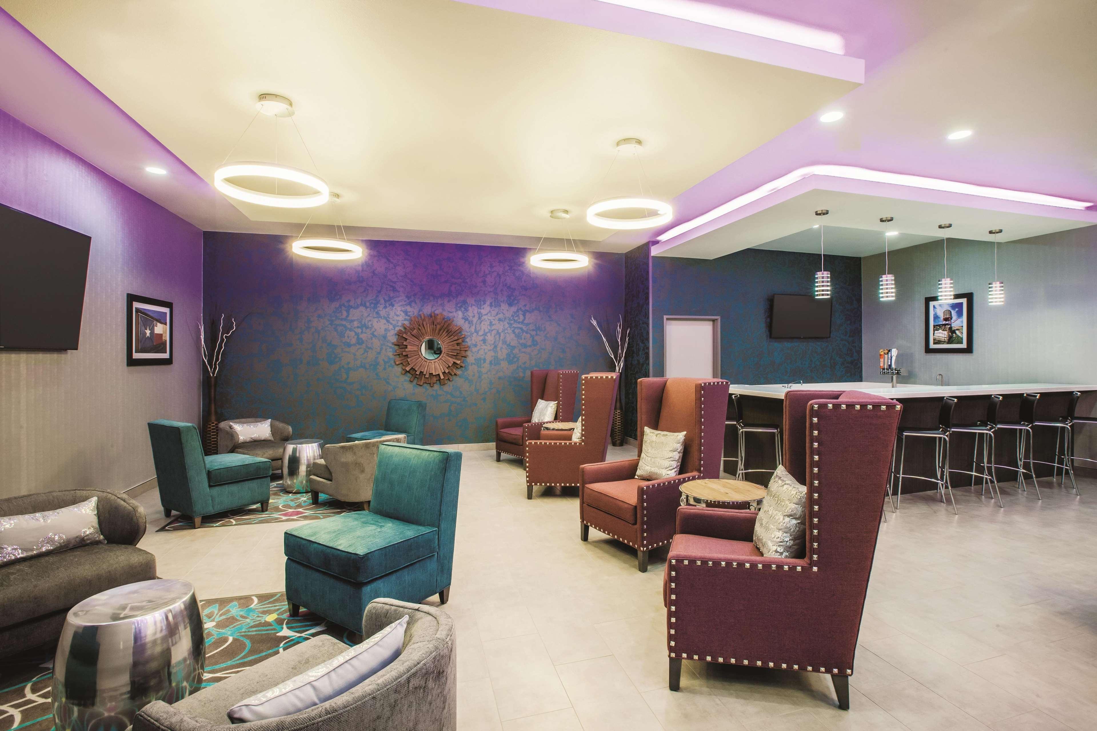 Bar/Salón La Quinta Inn & Suites by Wyndham Lubbock South