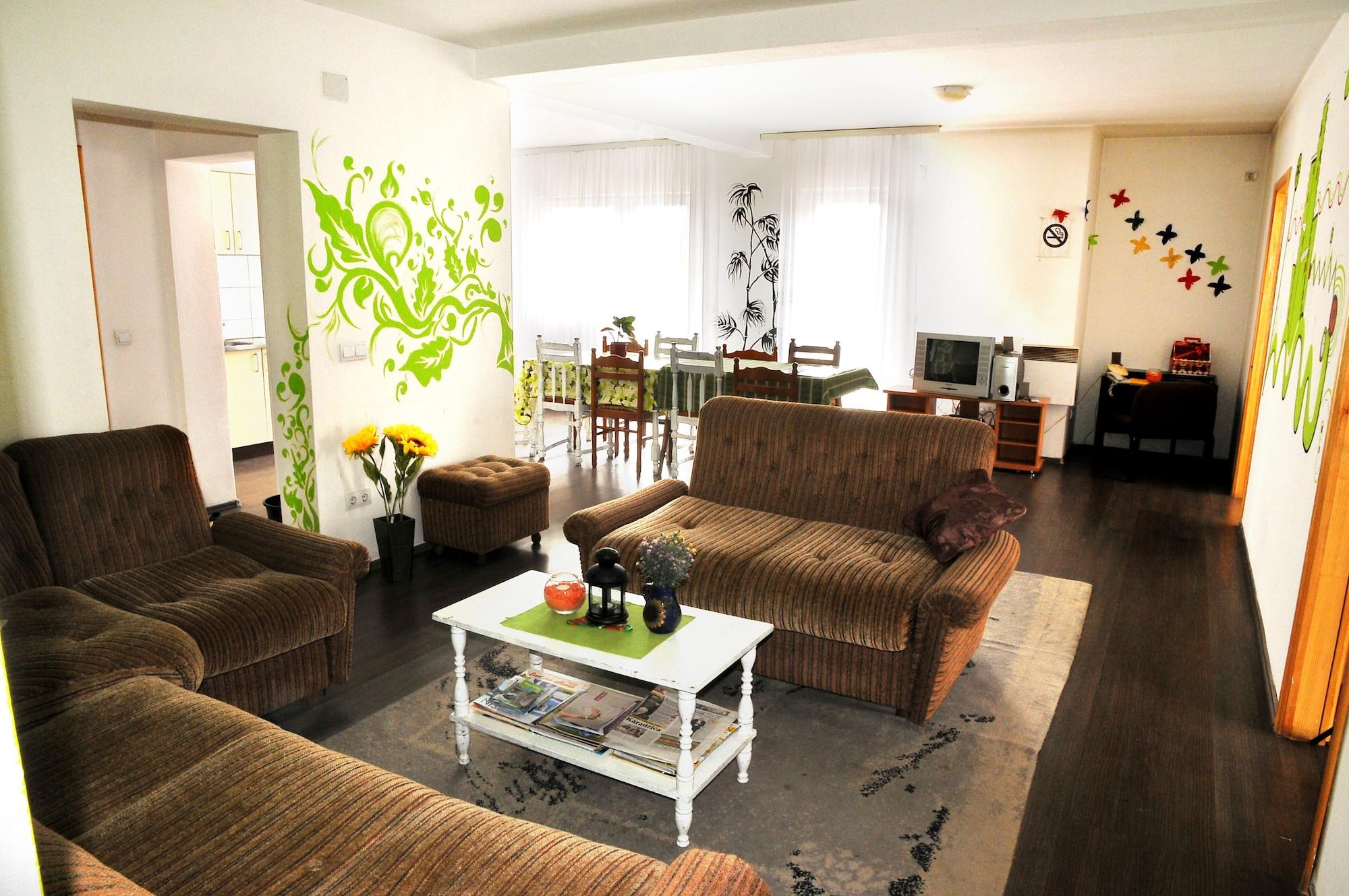 Vista Lobby Hostel Room