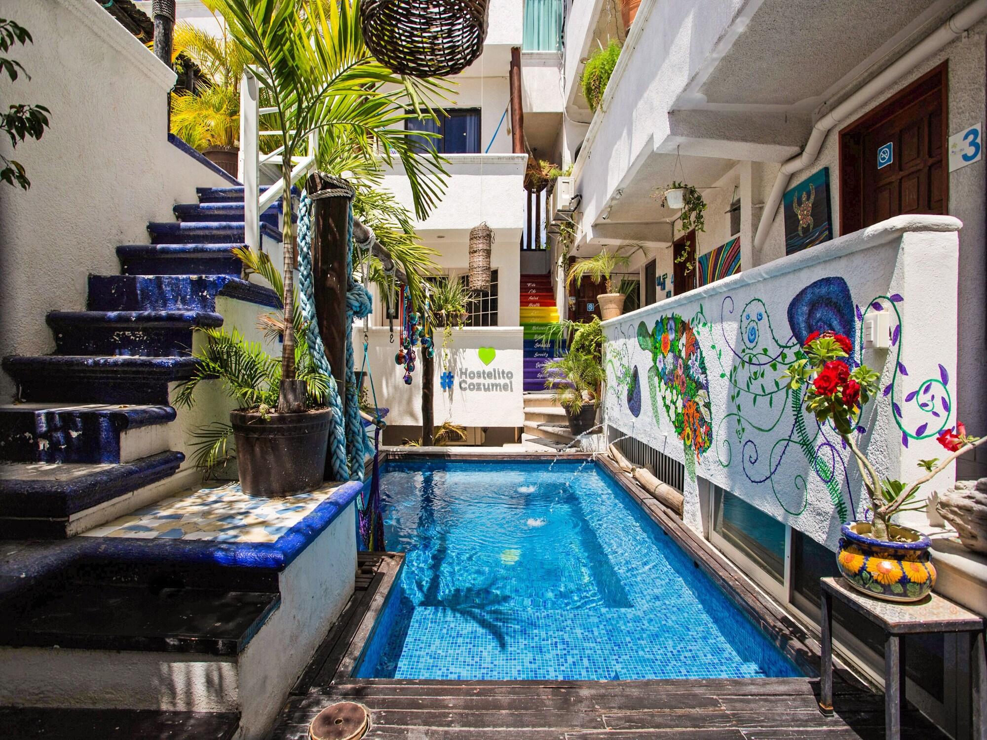 Varios OYO Hostelito