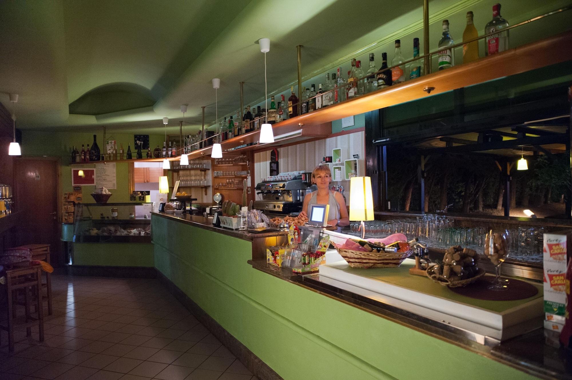 Bar/Salón Green Village Assisi