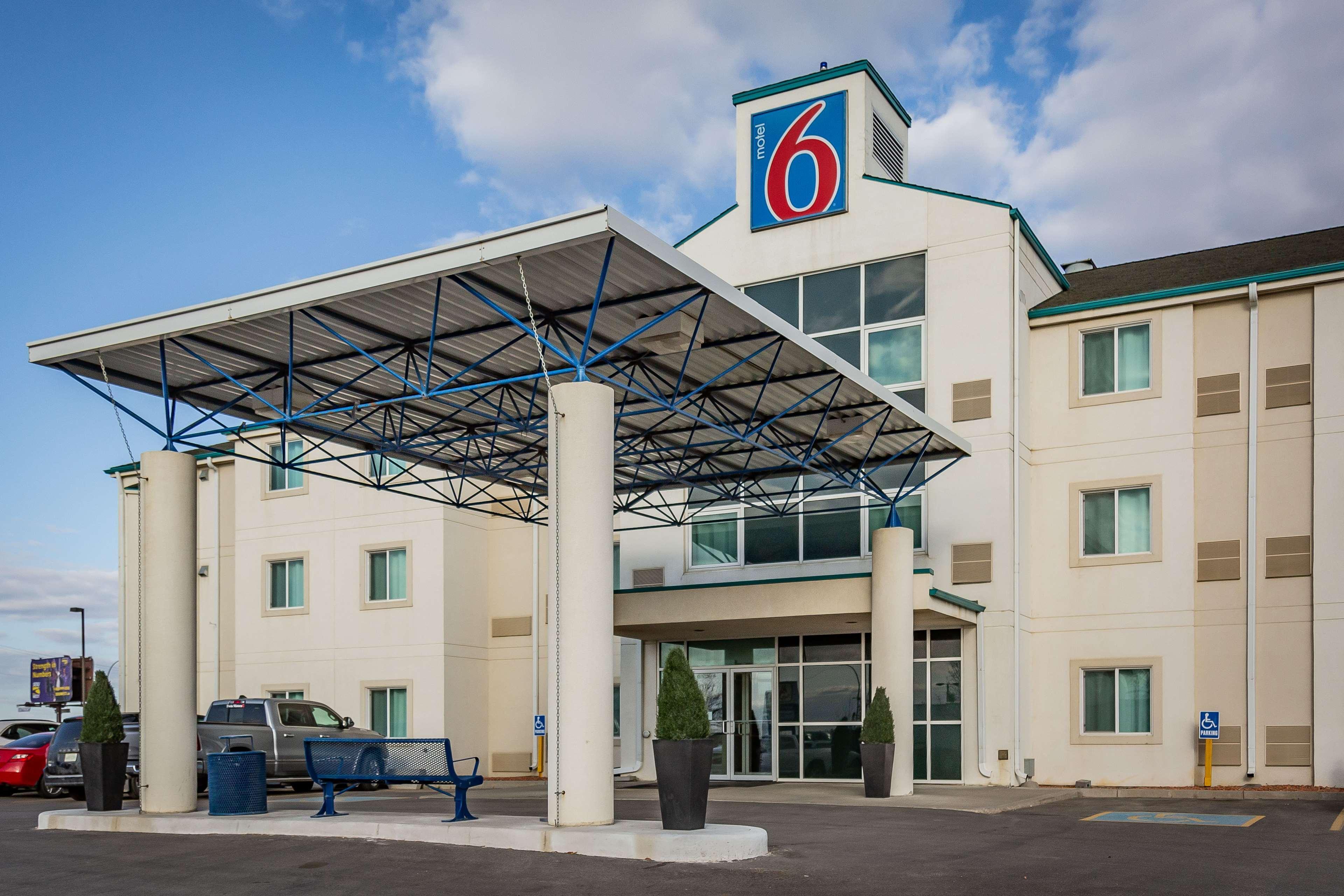 Vista Exterior Motel 6 Saskatoon, SK