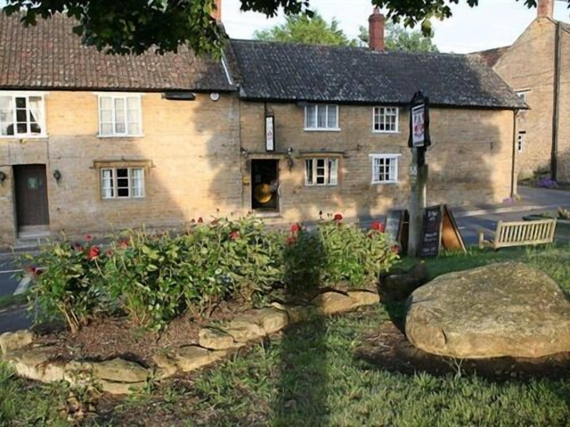 Varios The Manor Arms