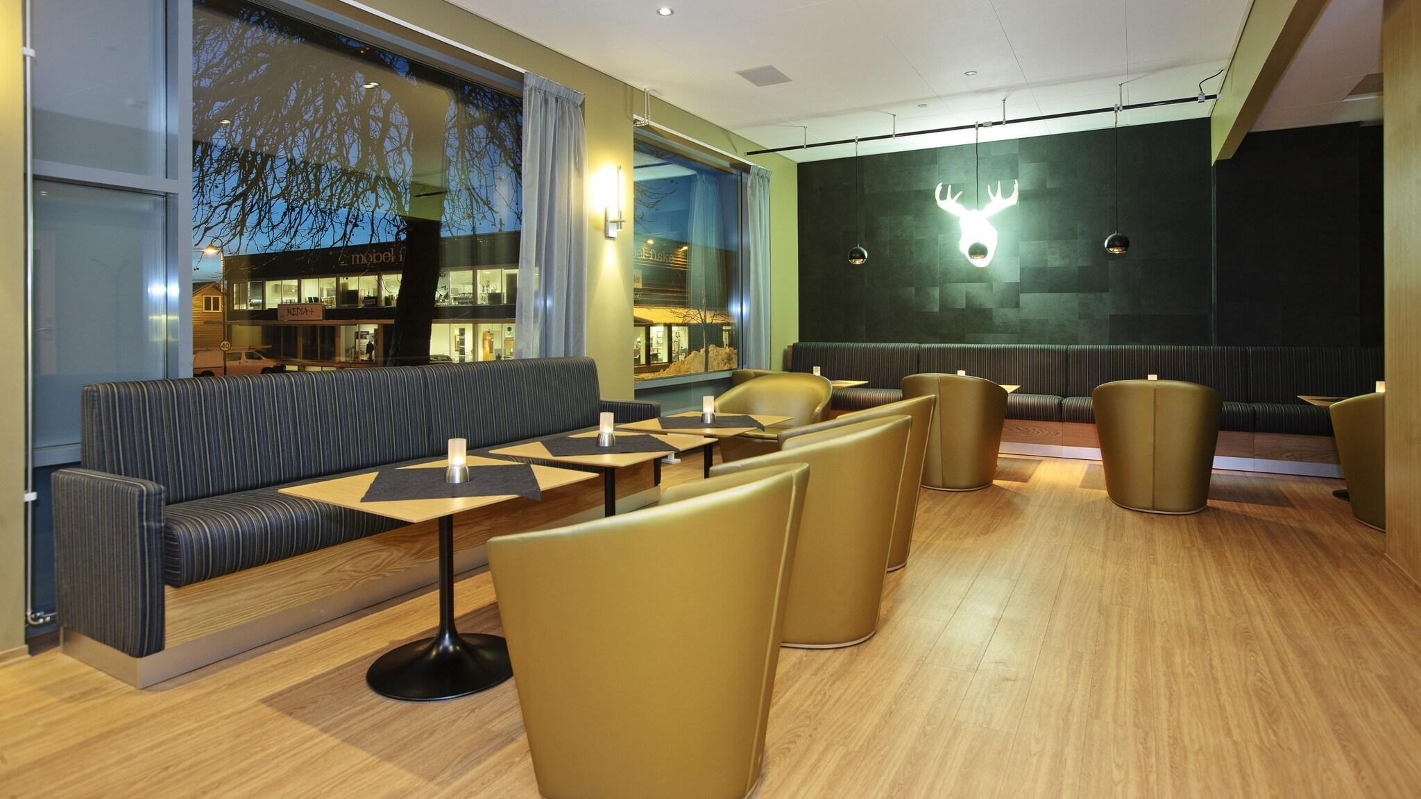 Bar/Salón Thon Hotel Surnadal